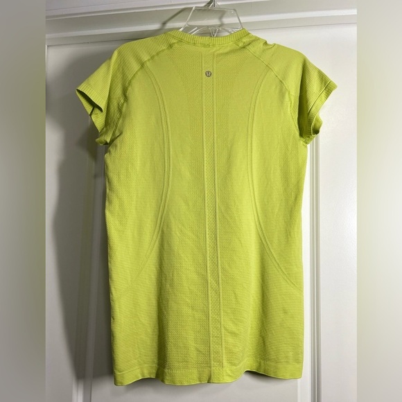 Lululemon Swiftly Tech SS T-Shirt-Size 10-Color:Lichen Lime Shade - Picture 3 of 4
